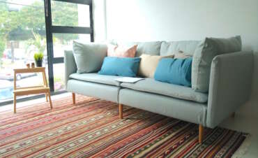 Snug fit slipcovers vs loose couch covers: An upholstery alternative?