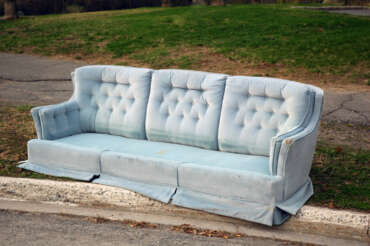 Wie sollte ich mein altes Sofa nachhaltig entsorgen?