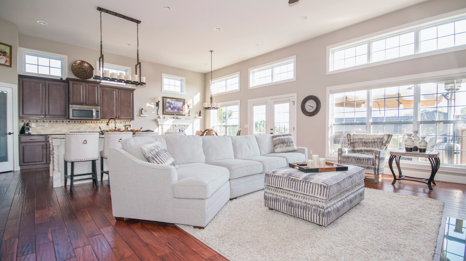 Beautiful farmhouse living rooms we’re inspired by