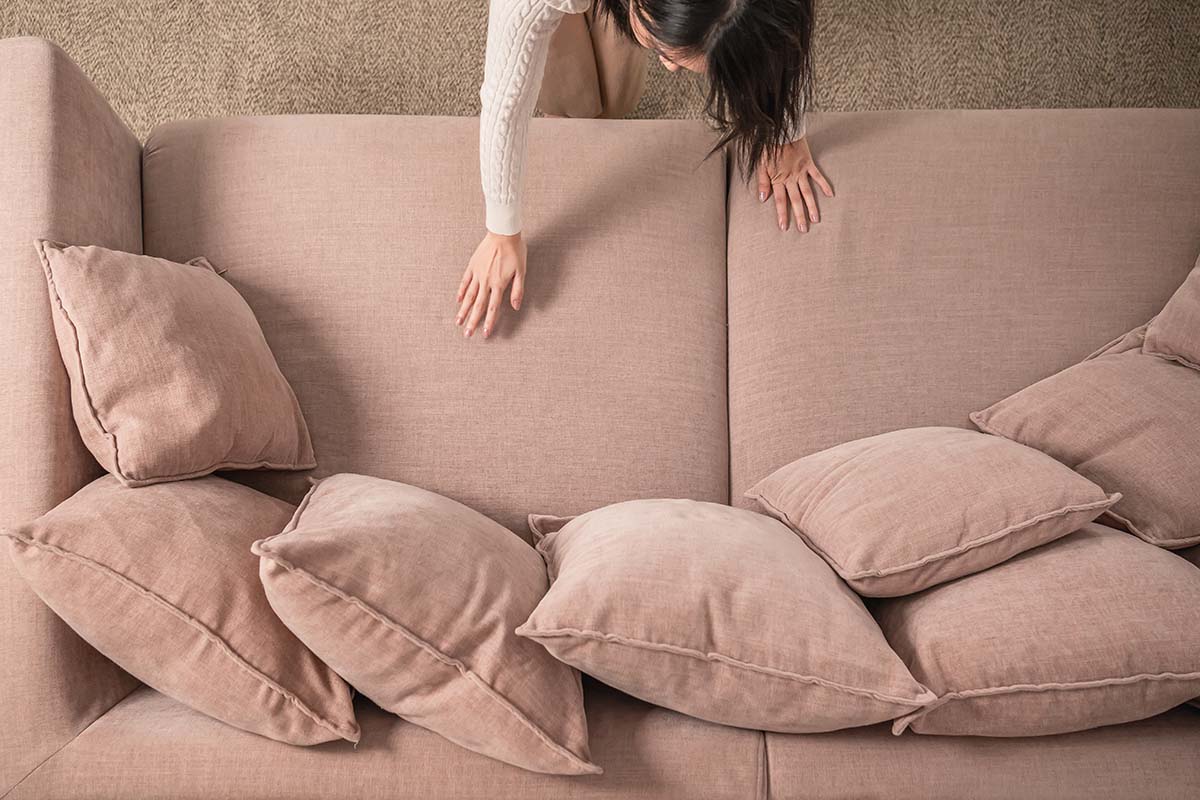 Chenille vs velvet: Which is the right sofa fabric for you?