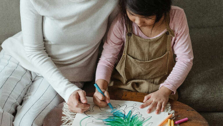 子供のお絵描きでDIYウォールデコ